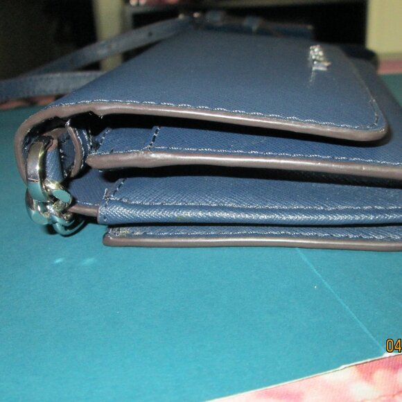 Michael Kors crossbody wallet/ cell phone - Picture 14 of 14